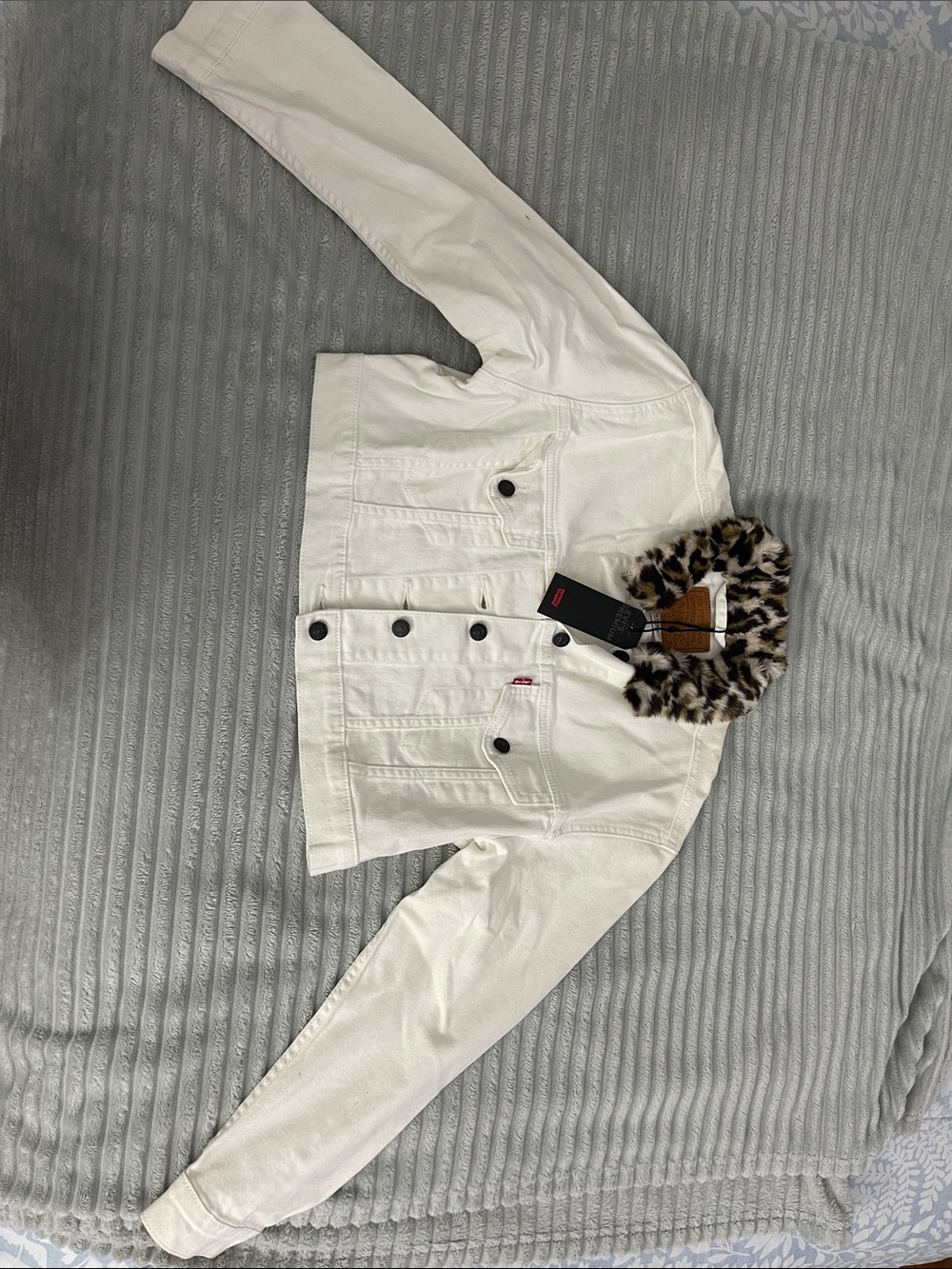 Levi's White Denim Jacket with Leopard Faux-Fur Collar
